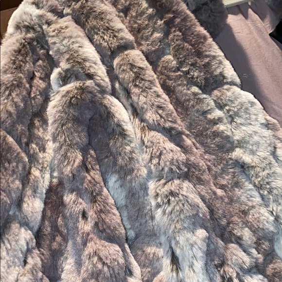 Olivaceous Furry Crop Jacket - Picture 3 of 3